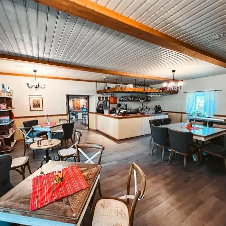 Vanatoa Taluhotell *