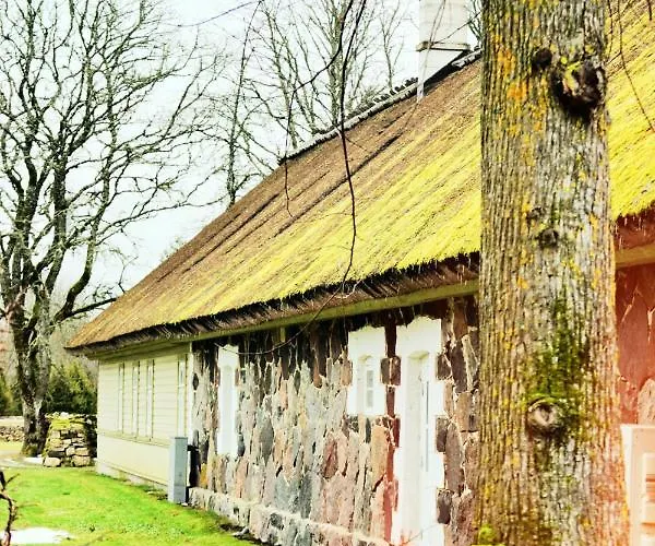 Vanatoa Taluhotell *