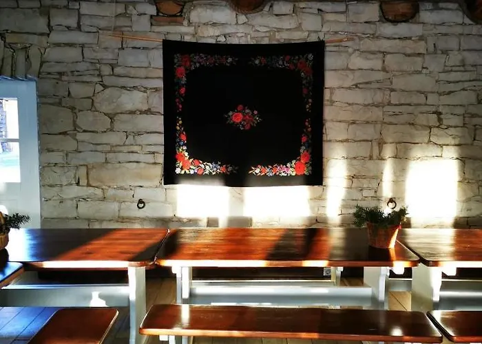 Vanatoa Taluhotell * Koguva